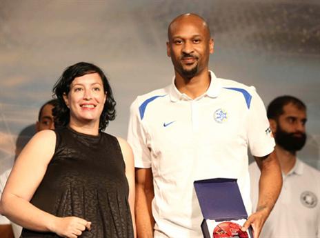 "אל תדאגו, אנחנו עוד נחזור". סמית' (אלן שיבר)