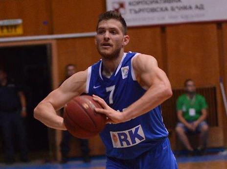 מחכה שגם מקל ינחת בבירה