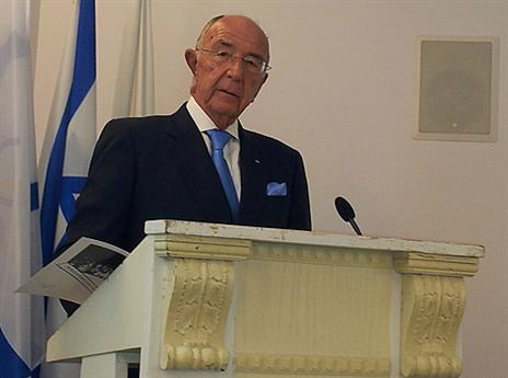 "יהיו משחקים נפלאים", בטוח גלעדי (אלן שיבר)