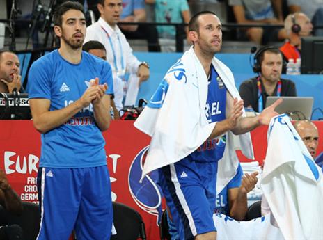 רגל וחצי בשמינית הגמר (אלן שיבר)