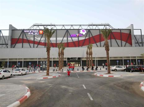 האצטדיון החדש. בעירייה עדיין לומדים (אלן שיבר)