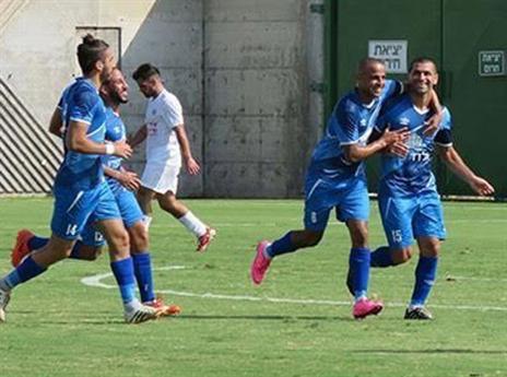 בגיל 36, נהנה בשעריים (דאבל פס)