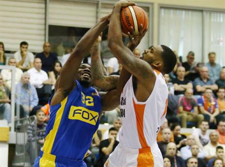 אמבקווה. חגג בצבע ברבע הראשון (צילום: אלן שיבר)