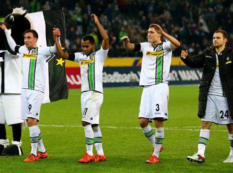 שחקני גלדבאך חוגגים את הניצחון (gettyimages)