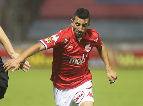 עובר מהדשא למשרד. אילוז