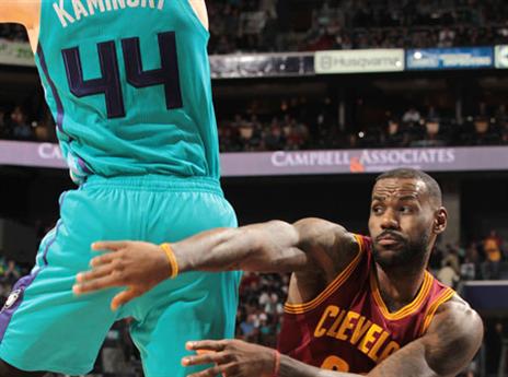 איך לא יקשיבו לו? לברון (gettyimages)