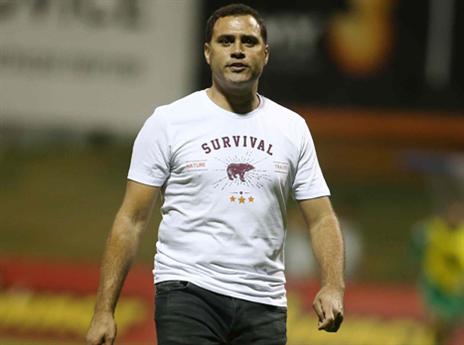 ניסה להרגיע. בנין (אלן שיבר)