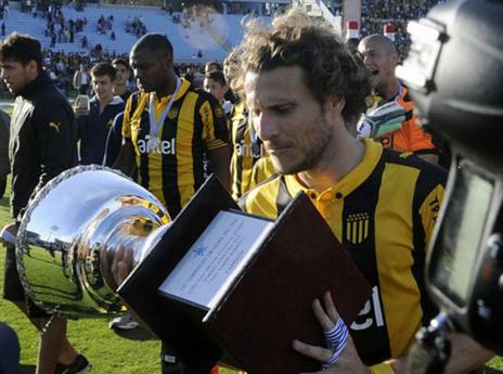 פורלאן מניף תארים גם בגיל 36 (AFP)