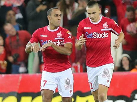 גם הקשרים, מאיימים על השער. והרבה (דני מרון)