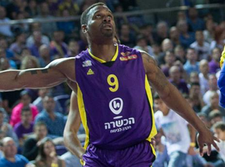 שבר את ידו. סמית' (מנהלת הליגה)