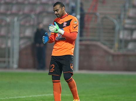 קנדיל. המאמן הגן עליו (יוסי שקל)