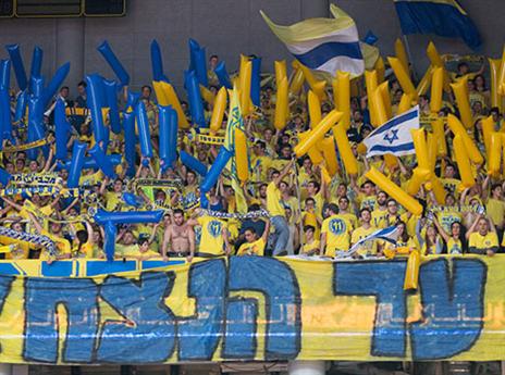 תענוג ביציע (עודד קרני)