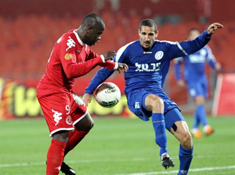 במדי רמת השרון. "אם לא כדורגלן, הייתי מתעסק בנדל"ן"