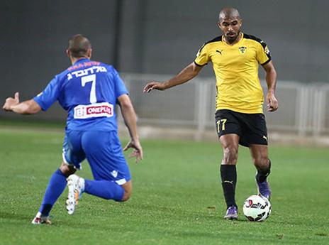 מגבו ב-11 של דראפיץ' לקראת בני סכנין (אלן שיבר)