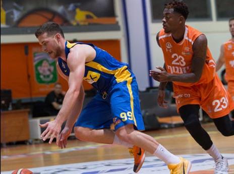 בכורה מוצלחת. מקל (צילום: עודד קרני)