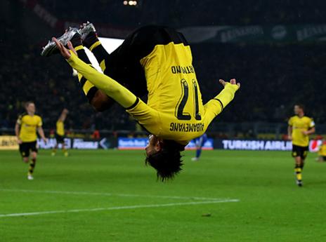 הסלטה הקבועה. אאובמיאנג בפוזה מוכרת