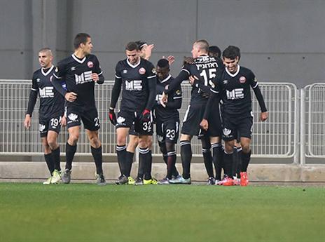 המארחת חוגגת בנתניה