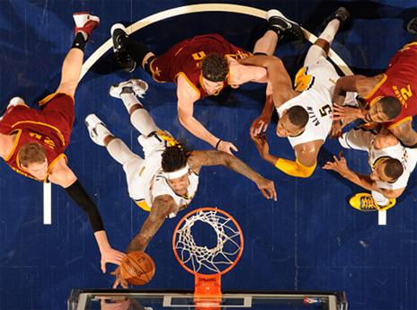 כולם בעקבות הכדור (Getty)