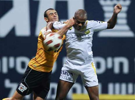 מול ניבאלדו (אלן שיבר)