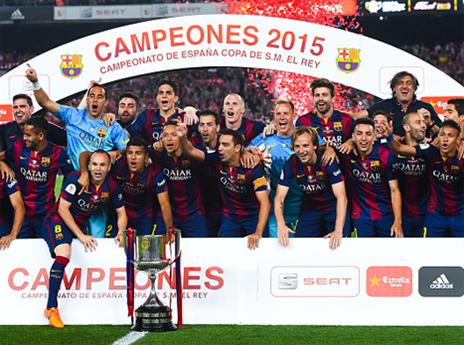 ככה זה נראה בעונה שעברה. בארסה חוגגת את הזכייה בגביע (Getty)