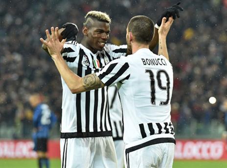 פוגבה חוגג עם בונוצ'י (GETTY)