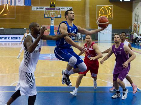 הזרים ניצחו את הישראלים הפעם (צילום: איגוד הכדורסל)