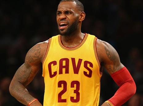 הפנים אומרות הכל. לברון מאוכזב (getty)