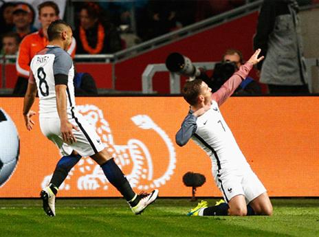 גריזמן חוגג אחרי השער המוקדם (Getty)