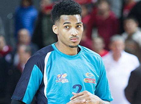 בצרות. רוס (מנהלת הליגה)