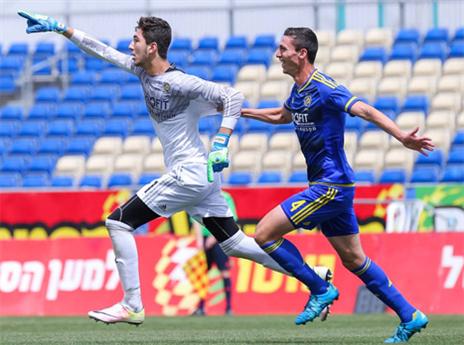 ורץ לחגוג (מכבי ת"א)