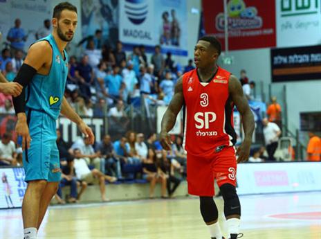 שמחון שומר על רובינסון (מנהלת הליגה)