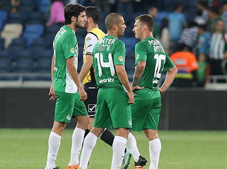 מאוכזבים מהתנהגות האוהדים המתפרעים (צילום: יוסי שקל)