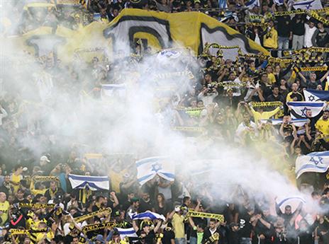 אוהדי בית"ר התפרעו במהלך המשחק (דני מרון)