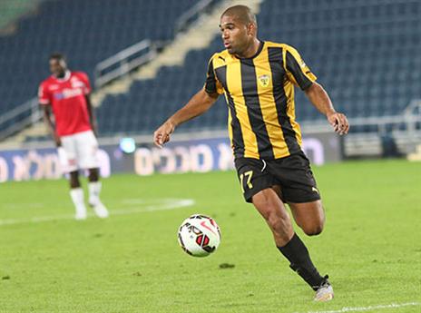 אורי מגבו. תורגל בהרכב (דני מרון)