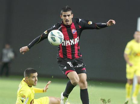 עזאם. ממשיך באדום שחור