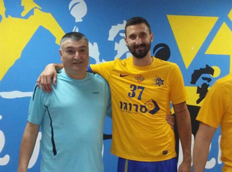 ראסיץ' (מימין). מקטאר לישראל