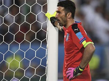 בופון בפעם האחרונה במדי איטליה? (gettyimages)