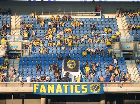 אוהדי מכבי ת"א הגיעו לנתניה רק בסמוך לשריקת הפתיחה (עודד קרני)