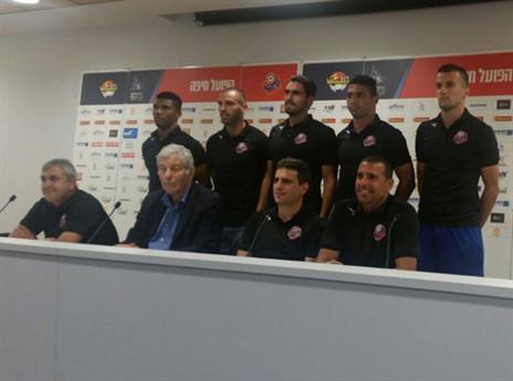 שחקני הפועל חיפה והצוות