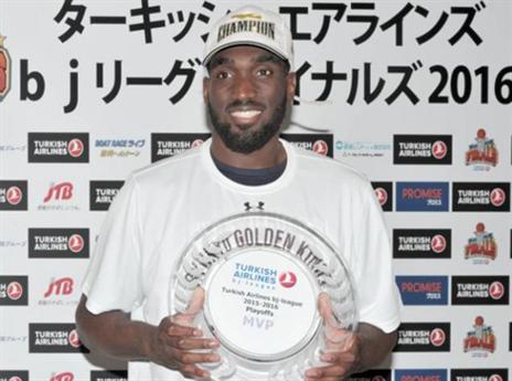 ראוונל והתואר ביפן. רכש מסקרן של חיפה (מתוך טוויטר)