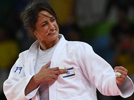 מובילה אולימפיאדה נשית. ג'רבי (AFP)