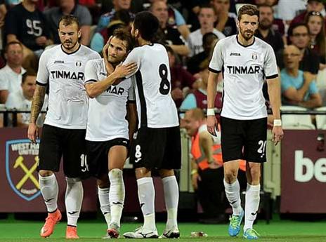 שחקני אסטרה חוגגים (getty)