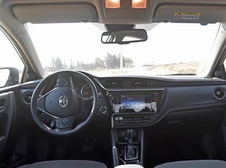 מושב נוח, אך הגה שלא יוצא. קורולה (צילום: אסף רחמים)