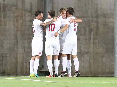 שחקני הפועל ת"א מקווים לקצת שקט מסביב למועדון (אלן שיבר)