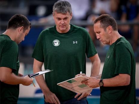 בלאט עם צוות האימון בדרושפאקה