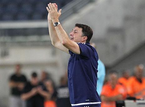 לא מתרגש יותר מדי מהמעמד. ארבלדזה (אלן שיבר)