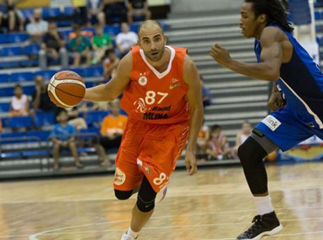 נהנה מחדר ההלבשה של ראשל"צ. כדיר (דף הפייסבוק, מכבי ראשל"צ)