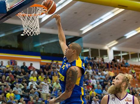 משחק טוב של הגרמני. צירבס (עודד קרני)