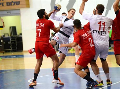 יובל גררה בדרך לשער (גבי אלאלוף, הפ' ראשל"צ)