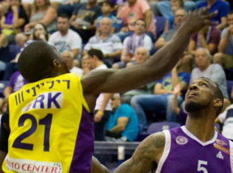 דילייני ובראון במאבק על הכדור (דודי אוחיון, מנהלת הליגה)